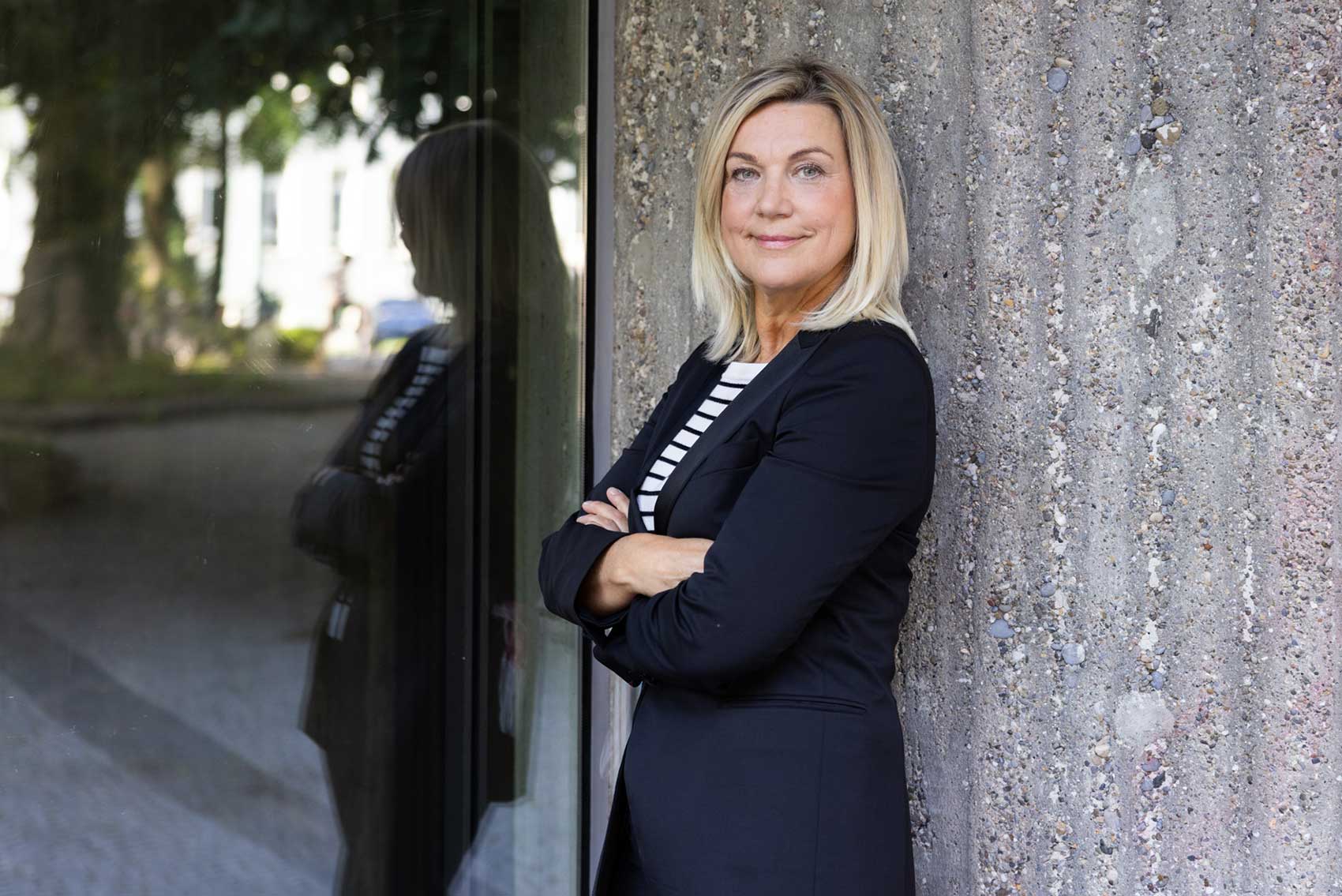 Portrait von Hega Schultz, erfahrener systemischer Coach & Betriebswirtin